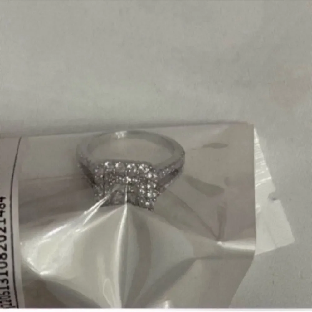 Elegant NWT Cubic Zirconia Geometric Ring 6/7